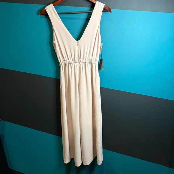 Babaton Pink V-Neck Jumpsuit with Wide-Leg Design - Picture 7 of 16